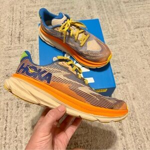Hoka Clifton 9 Sneakers Tan Orange Blue Youth Boys Size 7